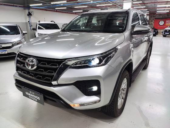 TOYOTA HILUX SW4 2.7 VVT-i FLEX SRV 7L 4X2 AUTOMÁTICO TOYOTA HILUX SW4 2.7 VVT-i FLEX SRV 7L 4X2 AUTOMÁTICO
